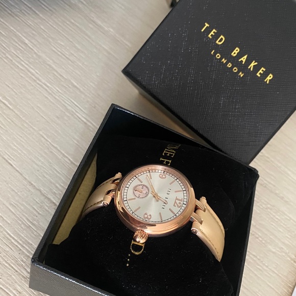 NWOT Ted Baker women’s leather strap gold watch - Picture 3 of 5